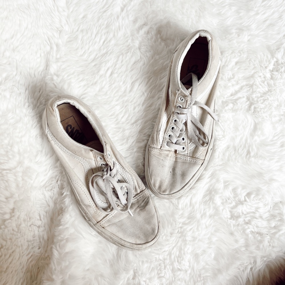 size 8 white VANS off the wall